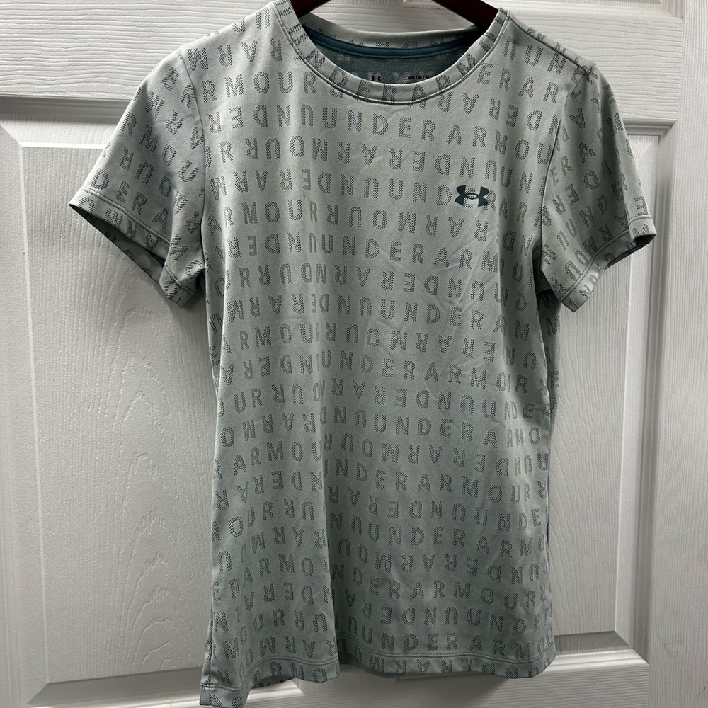 3/25$ Under Armour loose fit T-shirt